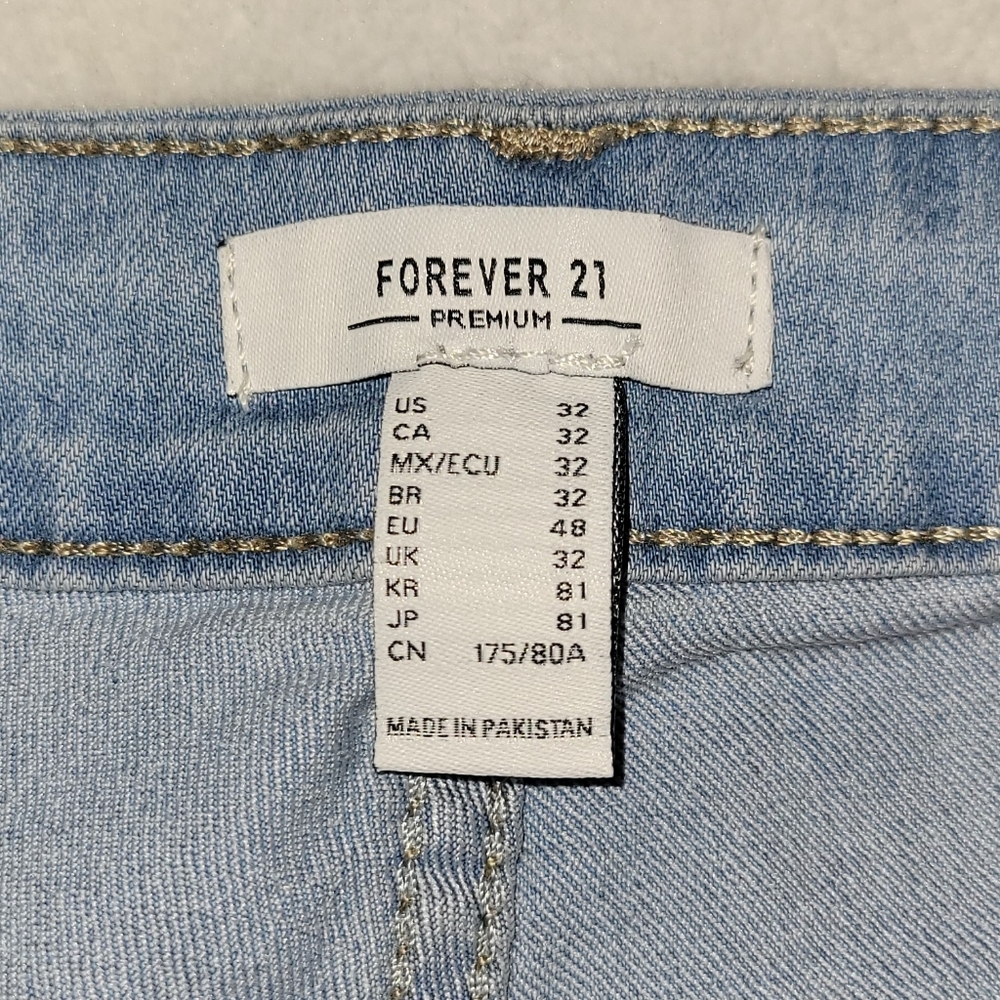 Forever 21 Premium Jean Shorts size 14/32